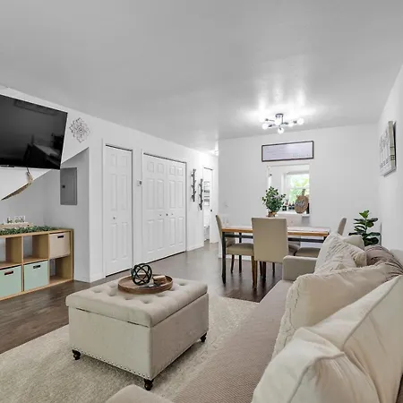 Be Our Guest - Cozy Townhome Near Downtown Ocala Townhouse